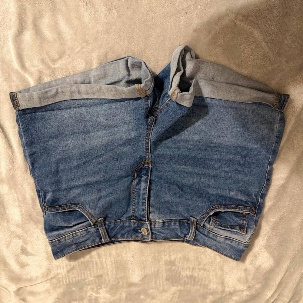 Time and Tru Light Blue Cropped Jeans